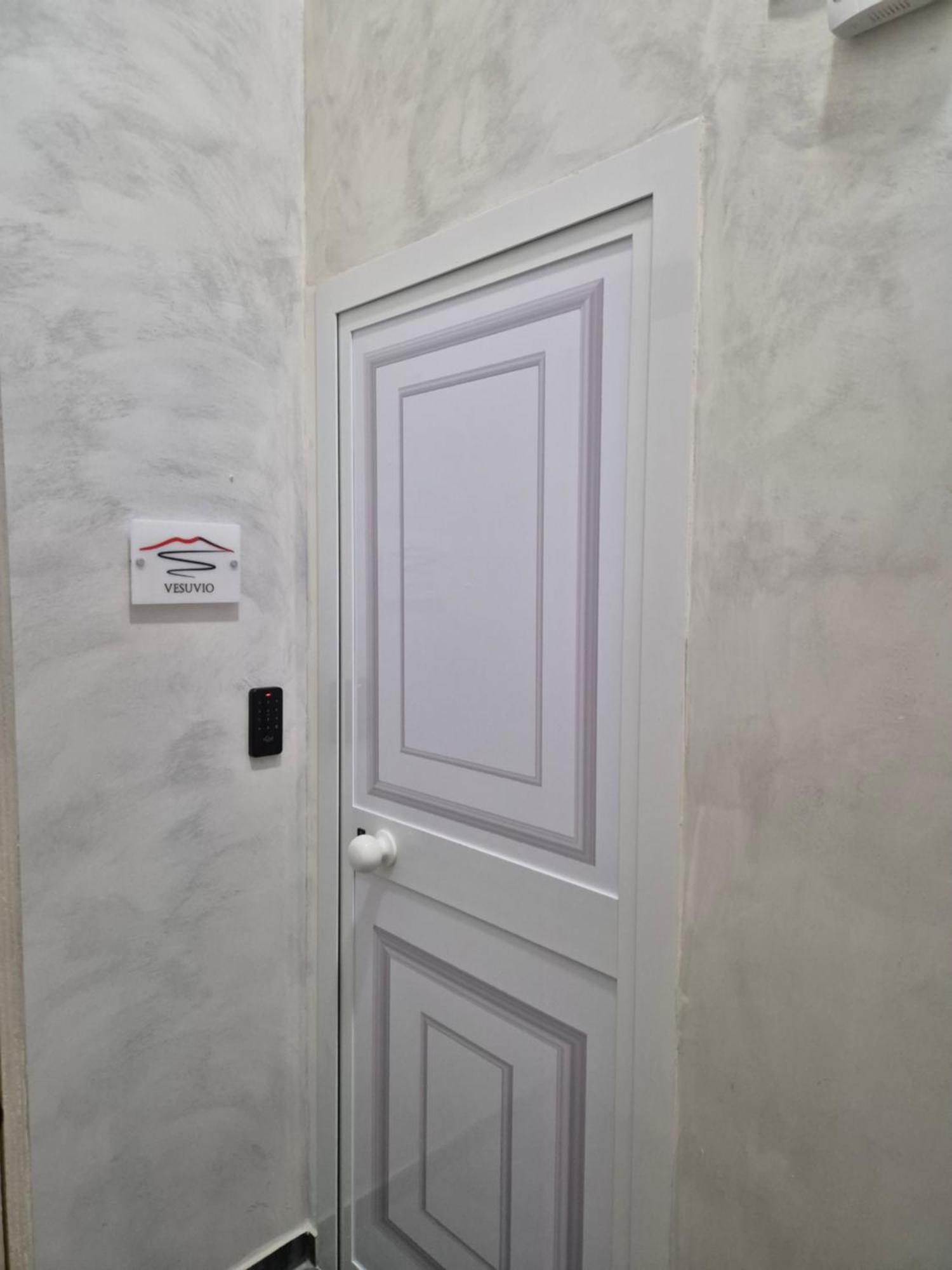 Clale Rooms Naples Extérieur photo